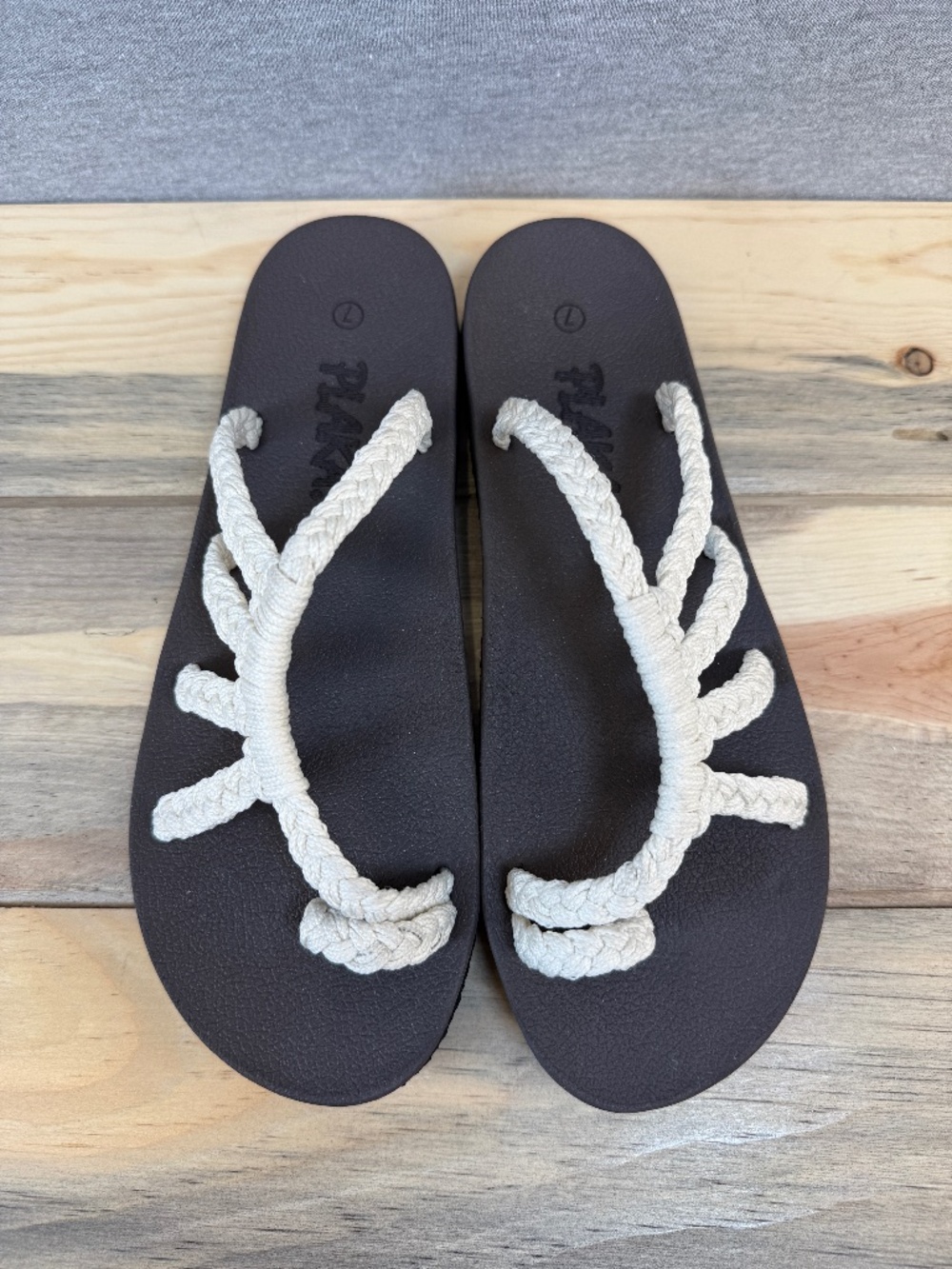 Plaka Rope Sandals with Toe Strap Relief Pearl Braided Slip On Size 7  Like New